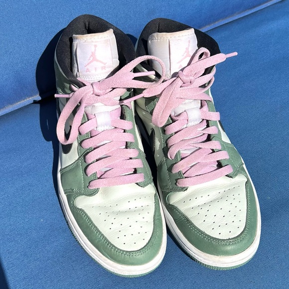 Nike Air Jordan 1 Mid SE Dutch Green Leather Sneakers CZ0774-300 - Picture 7 of 13